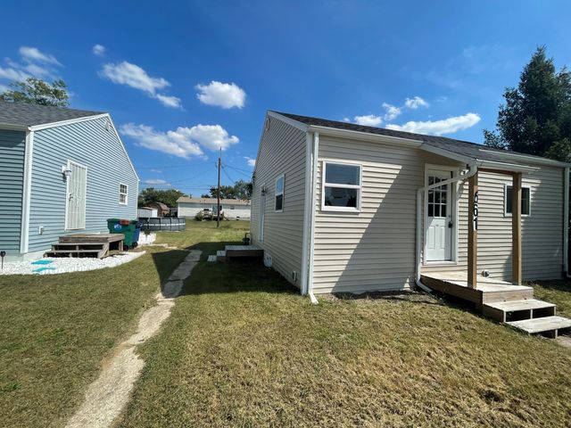 561 Grayton Road, Kingsford Heights, IN 46346