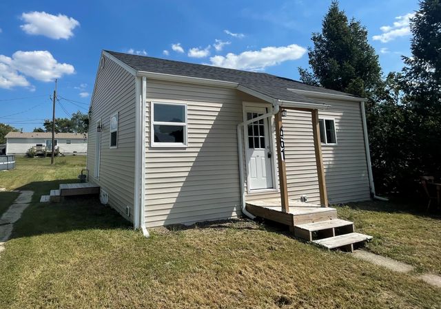 561 Grayton Road, Kingsford Heights, IN 46346