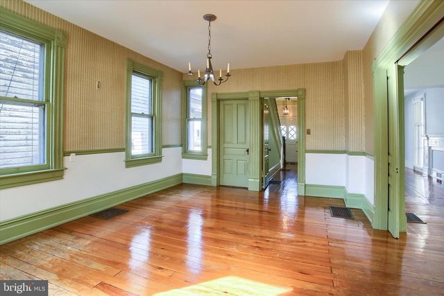 421 W MAIN STREET, Mechanicsburg, PA 17055