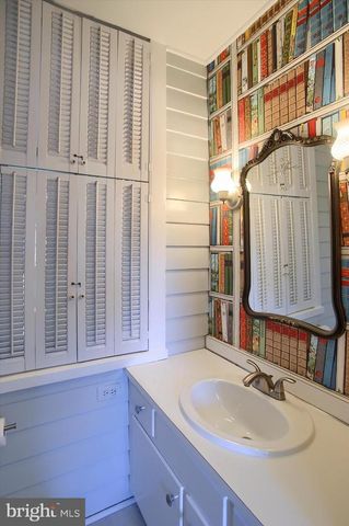 421 W MAIN STREET, Mechanicsburg, PA 17055