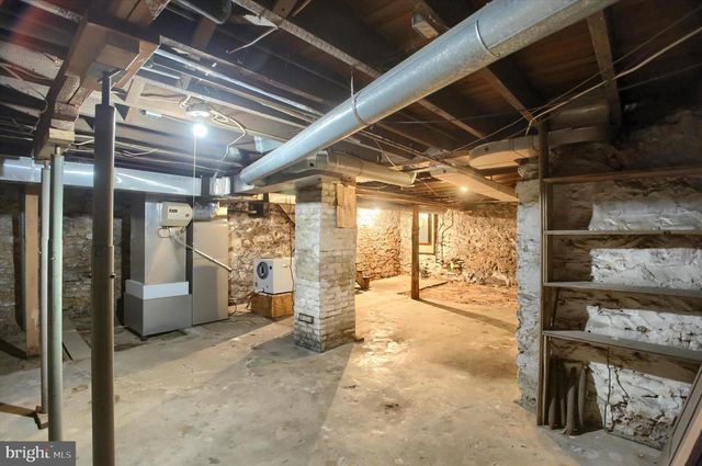 421 W MAIN STREET, Mechanicsburg, PA 17055