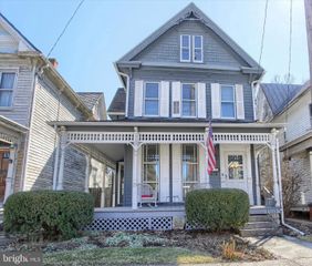 421 W MAIN STREET, Mechanicsburg, PA 17055