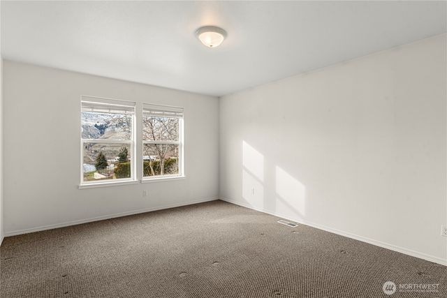 582 S James Avenue, East Wenatchee, WA 98802