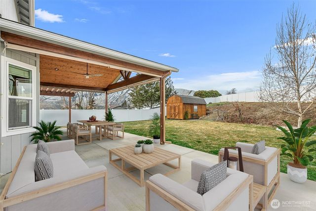 582 S James Avenue, East Wenatchee, WA 98802