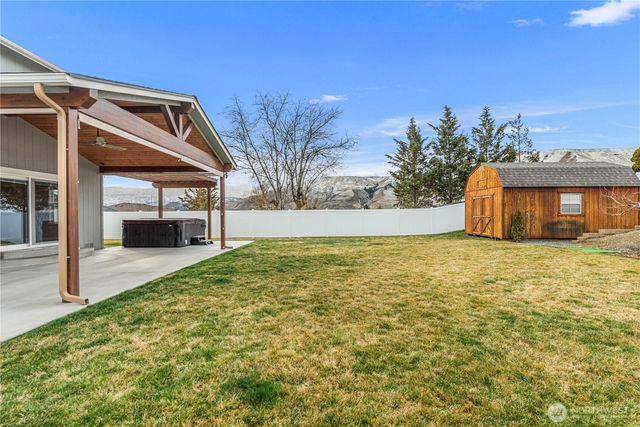 582 S James Avenue, East Wenatchee, WA 98802