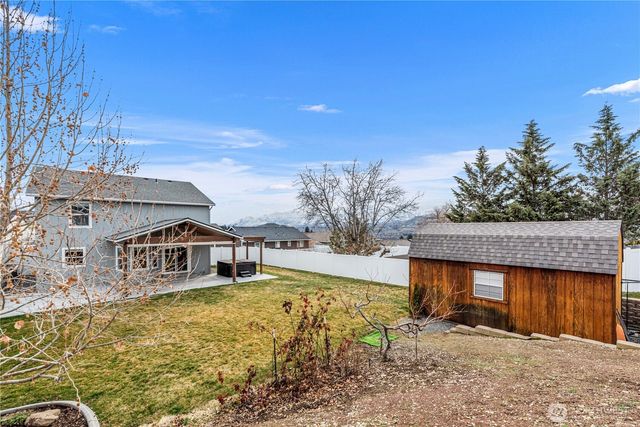 582 S James Avenue, East Wenatchee, WA 98802