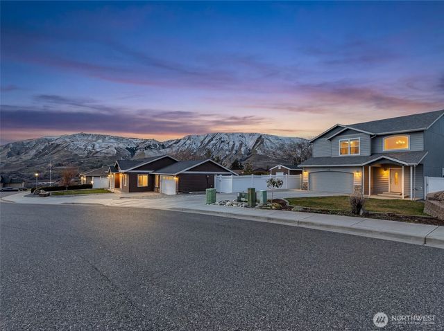 582 S James Avenue, East Wenatchee, WA 98802