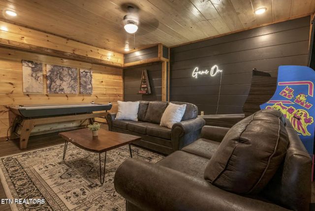 855 Osprey Way, Pigeon Forge, TN 37863