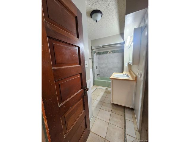 518 N 4th St, Sterling, CO 80751