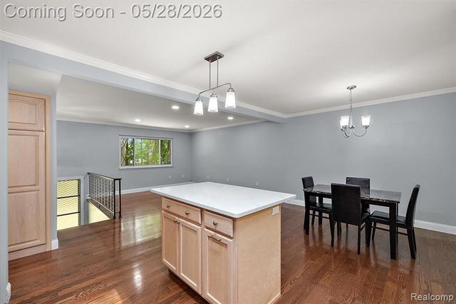 25136 Westmoreland Drive, Farmington, MI 48336