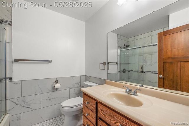25136 Westmoreland Drive, Farmington, MI 48336