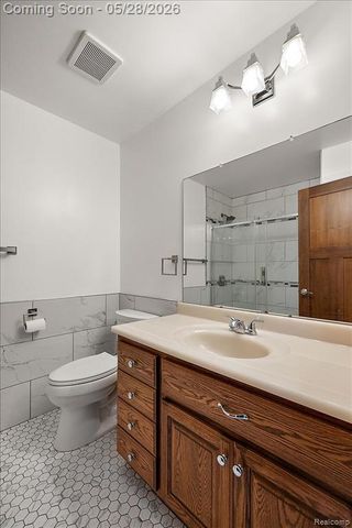 25136 Westmoreland Drive, Farmington, MI 48336
