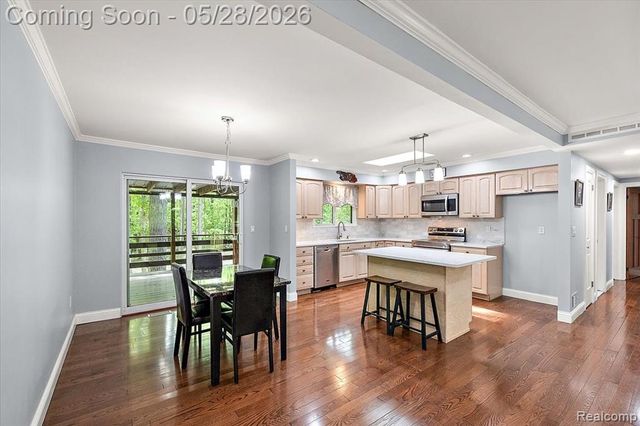25136 Westmoreland Drive, Farmington, MI 48336