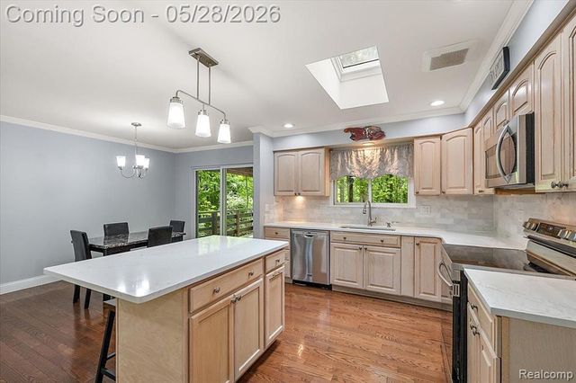 25136 Westmoreland Drive, Farmington, MI 48336