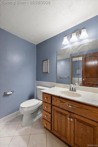 25136 Westmoreland Drive, Farmington, MI 48336