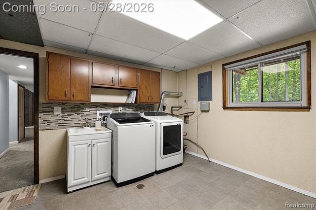 25136 Westmoreland Drive, Farmington, MI 48336