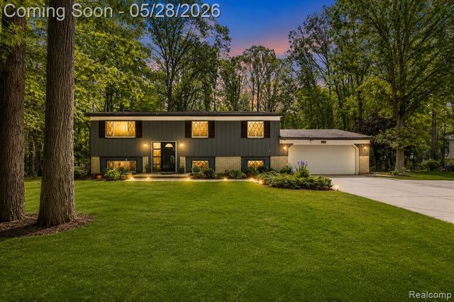 25136 Westmoreland Drive, Farmington, MI 48336