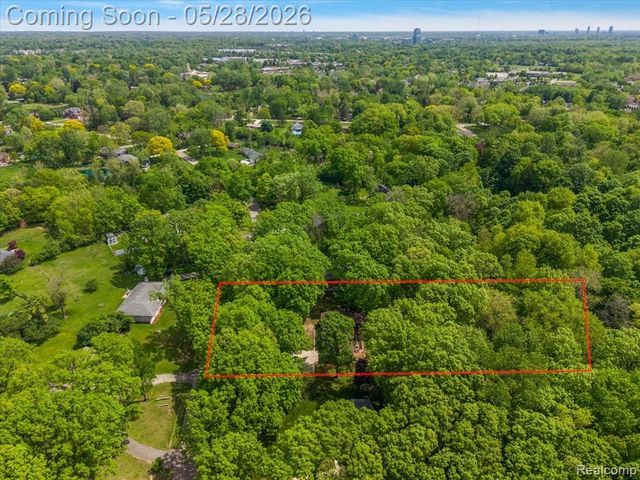 25136 Westmoreland Drive, Farmington, MI 48336