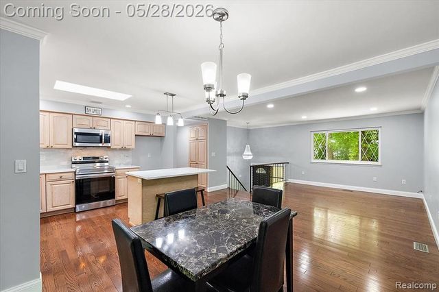 25136 Westmoreland Drive, Farmington, MI 48336