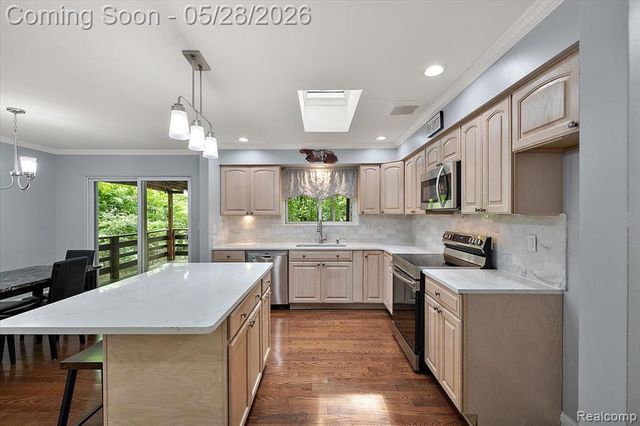 25136 Westmoreland Drive, Farmington, MI 48336