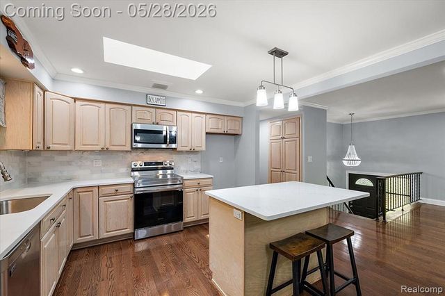 25136 Westmoreland Drive, Farmington, MI 48336