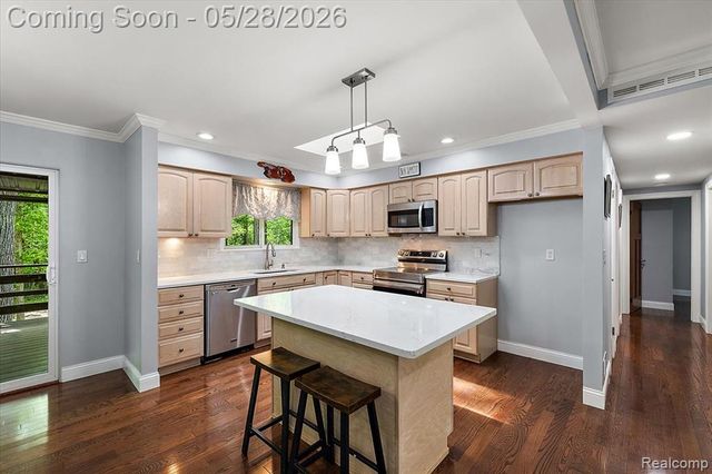 25136 Westmoreland Drive, Farmington, MI 48336