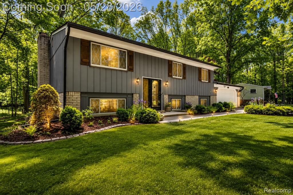 25136 Westmoreland Drive, Farmington, MI 48336