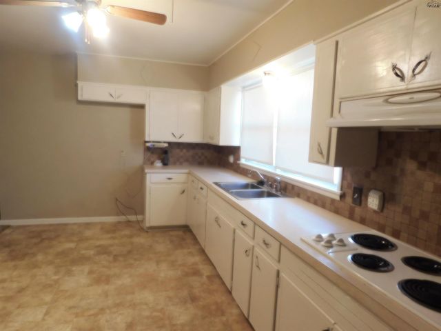 204 MIMOSA STREET, Burkburnett, TX 76354