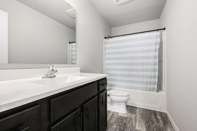 1708 Harper Grove Lane, Vicksburg Vllg, MI 49097