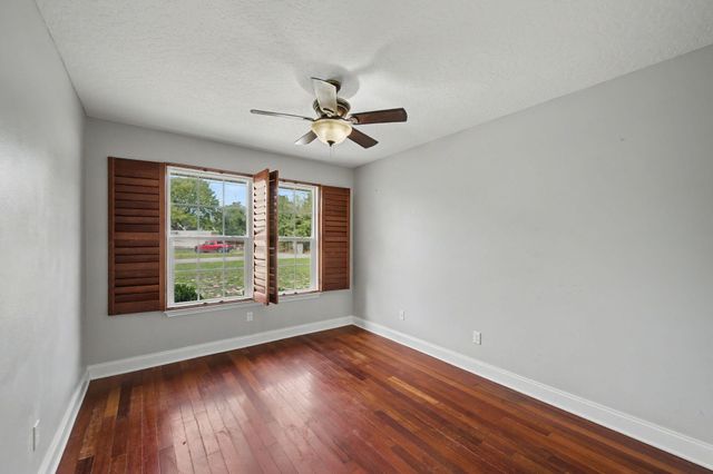 2202 Palo Alto Street, Navarre, FL 32566