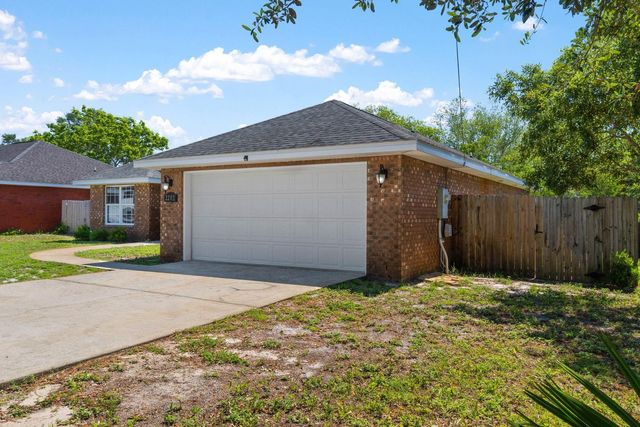 2202 Palo Alto Street, Navarre, FL 32566