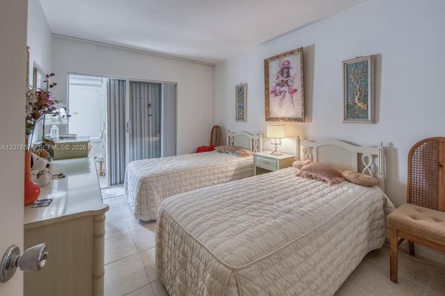 2440 W Lake Osborne Drive 210, Lake Worth, FL 33461