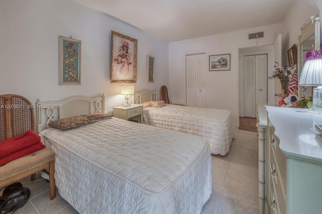 2440 W Lake Osborne Drive 210, Lake Worth, FL 33461