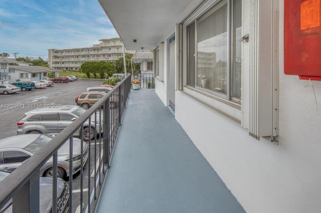 2440 W Lake Osborne Drive 210, Lake Worth, FL 33461