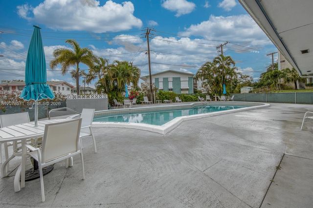 2440 W Lake Osborne Drive 210, Lake Worth, FL 33461
