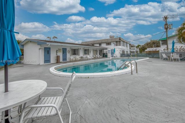 2440 W Lake Osborne Drive 210, Lake Worth, FL 33461