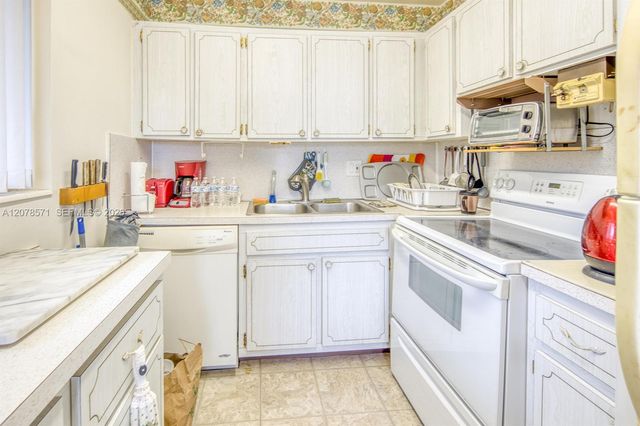 2440 W Lake Osborne Drive 210, Lake Worth, FL 33461