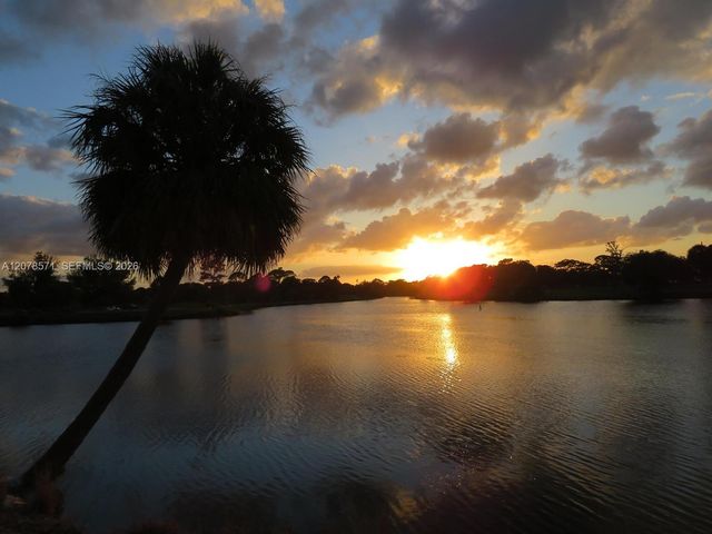 2440 W Lake Osborne Drive 210, Lake Worth, FL 33461