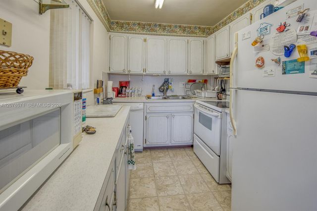 2440 W Lake Osborne Drive 210, Lake Worth, FL 33461