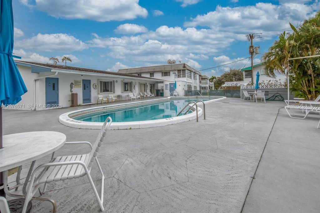 2440 W Lake Osborne Drive 210, Lake Worth, FL 33461