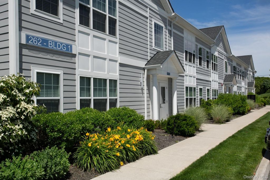 262 Indian Head Road 307, Kings Park, NY 11754