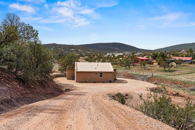 14 Lakeview Place, Sandia Park, NM 87047