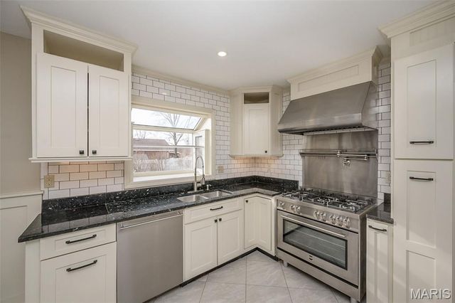 3465 Foxborough Circle, St Charles, MO 63301