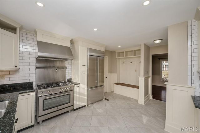 3465 Foxborough Circle, St Charles, MO 63301