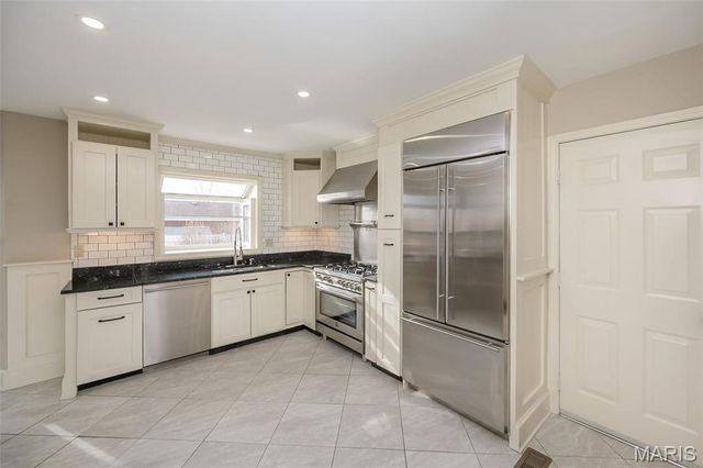 3465 Foxborough Circle, St Charles, MO 63301