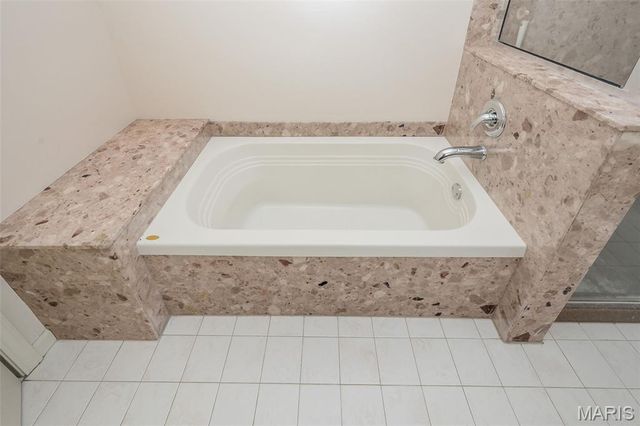 3465 Foxborough Circle, St Charles, MO 63301