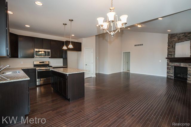 2696 John Bartley Circle, Sterling Heights, MI 48310