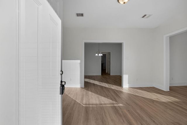 304 W Vulcan Street, Brenham, TX 77833