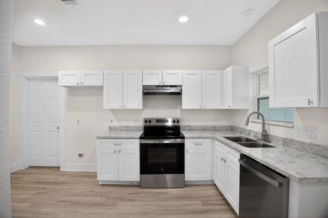 304 W Vulcan Street, Brenham, TX 77833