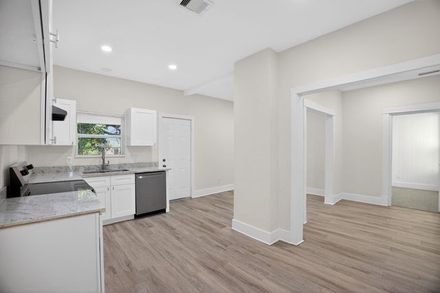 304 W Vulcan Street, Brenham, TX 77833